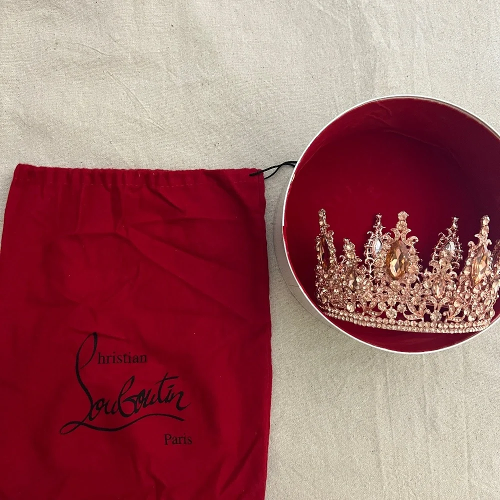 Beautiful Rose Gold Rhinestones Crown - Picture 12 of 14